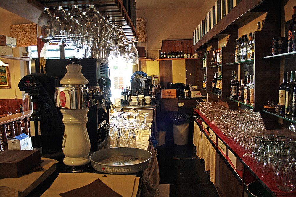 Bancone bar di un locale-ristorante