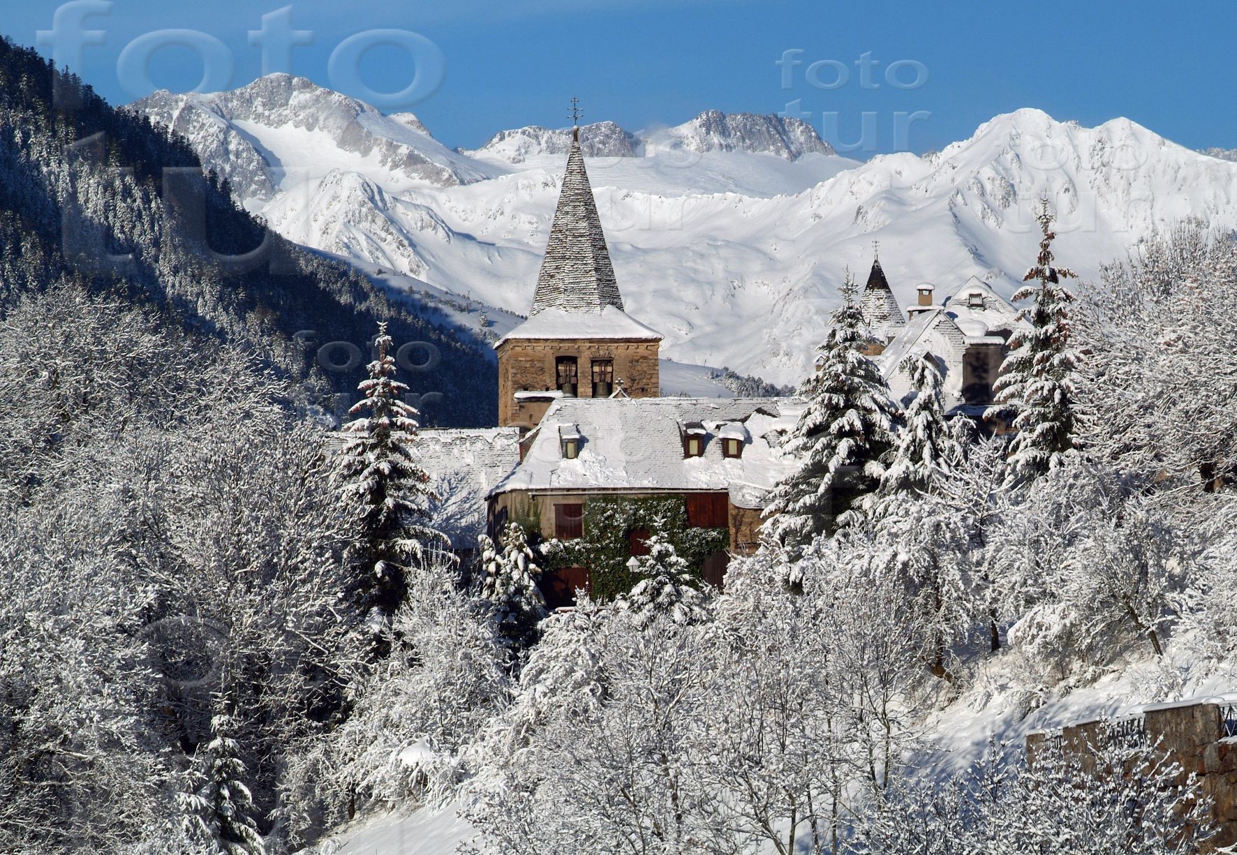 Gessa nevada als peus dels Pirineus
