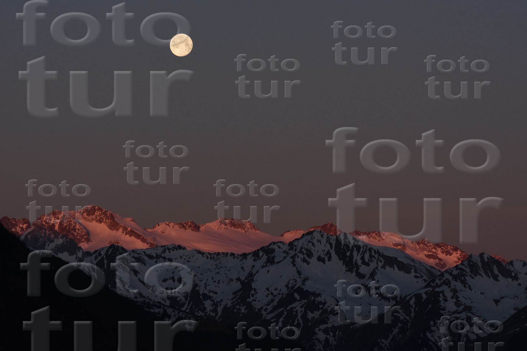 Lluna plena sobre l’Aneto