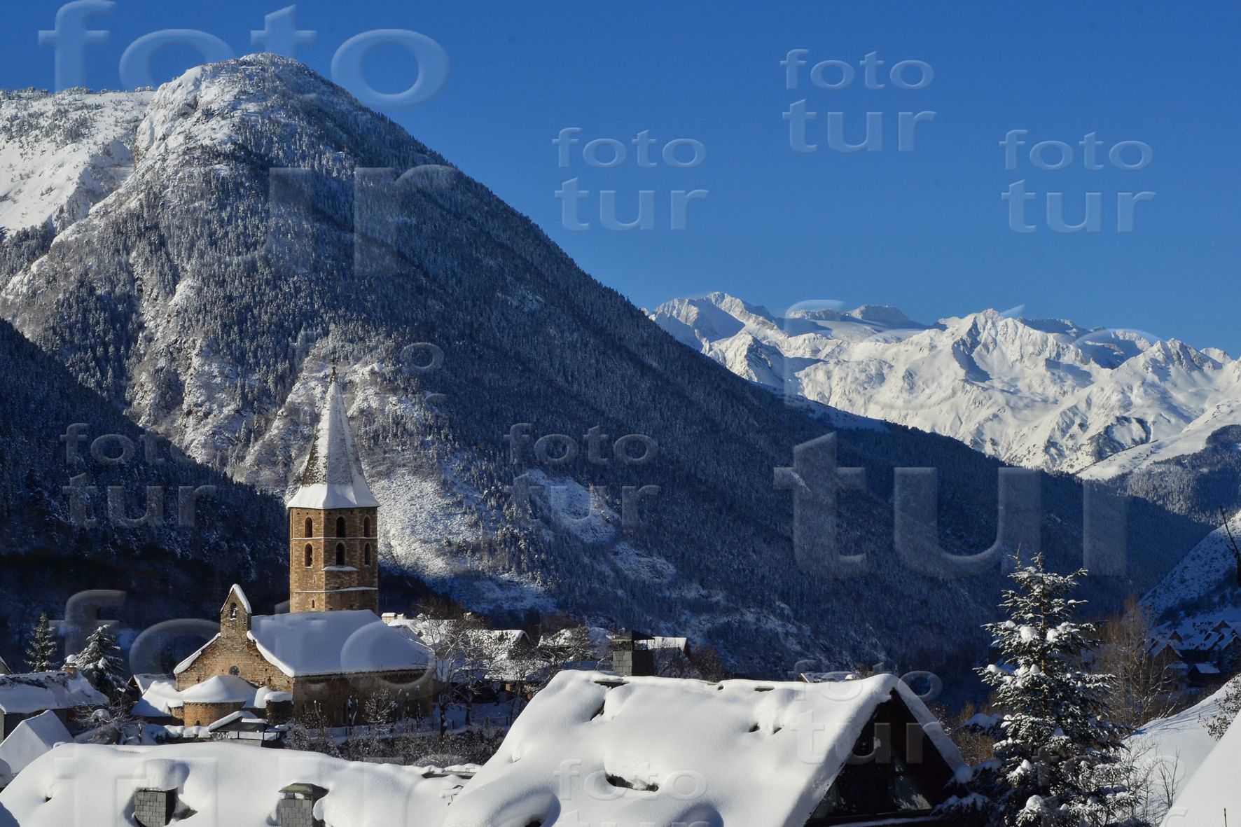 Salardú i els Pirineus nevats