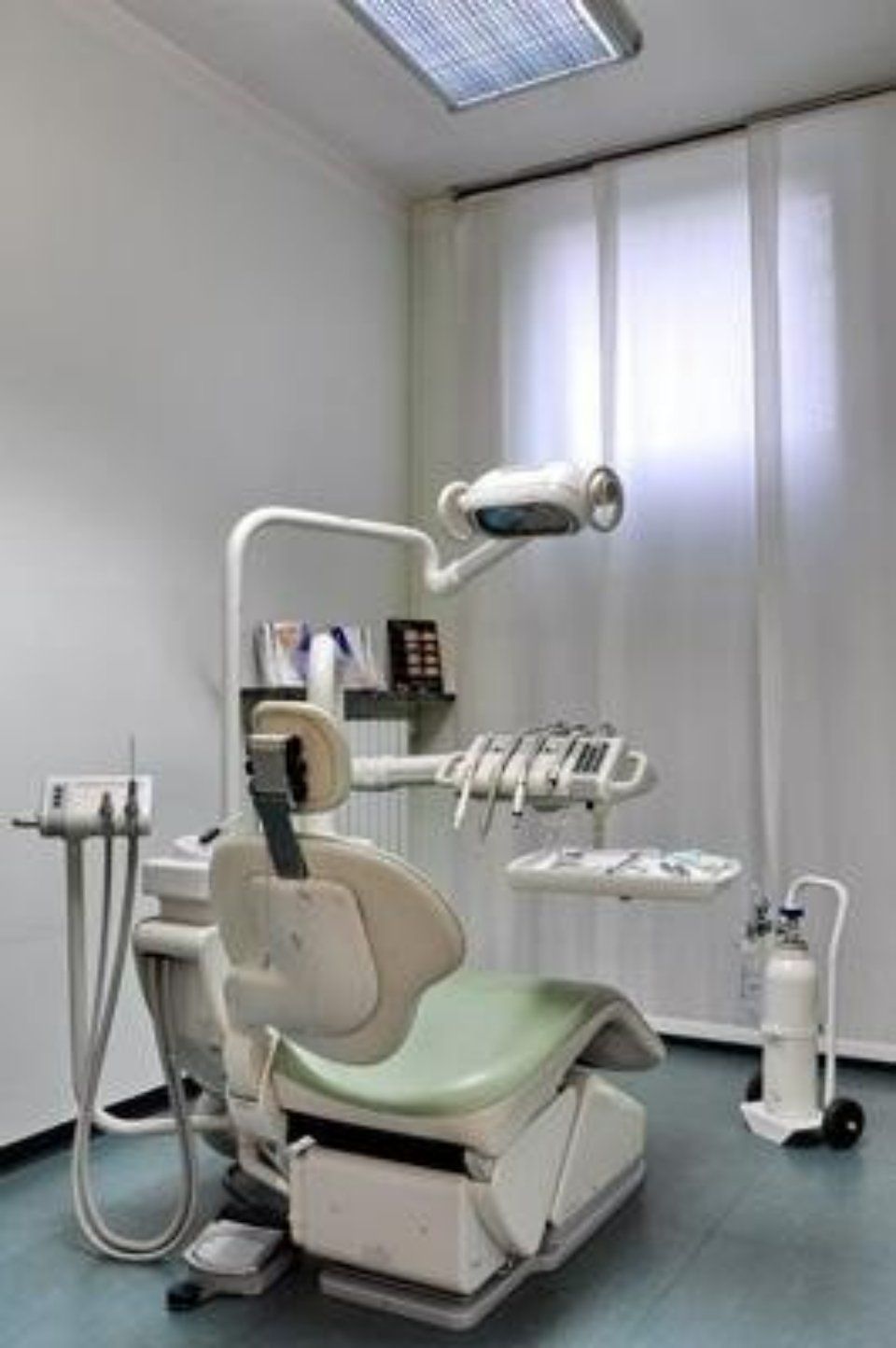 poltrona dentista per chirurgia orale
