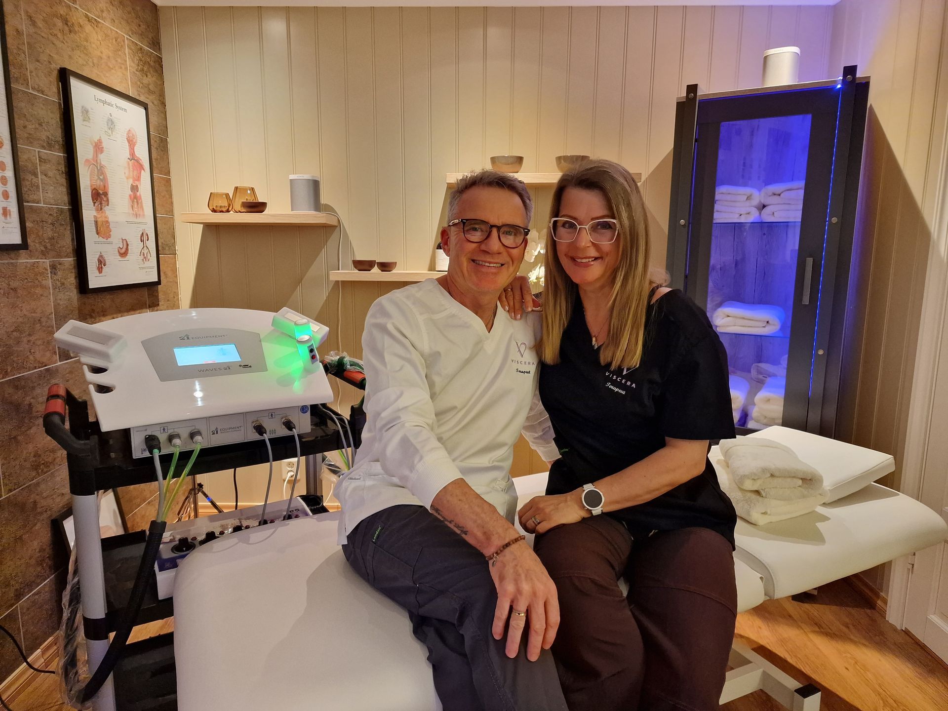 Nils og Hilde i klinikken i Sandefjord