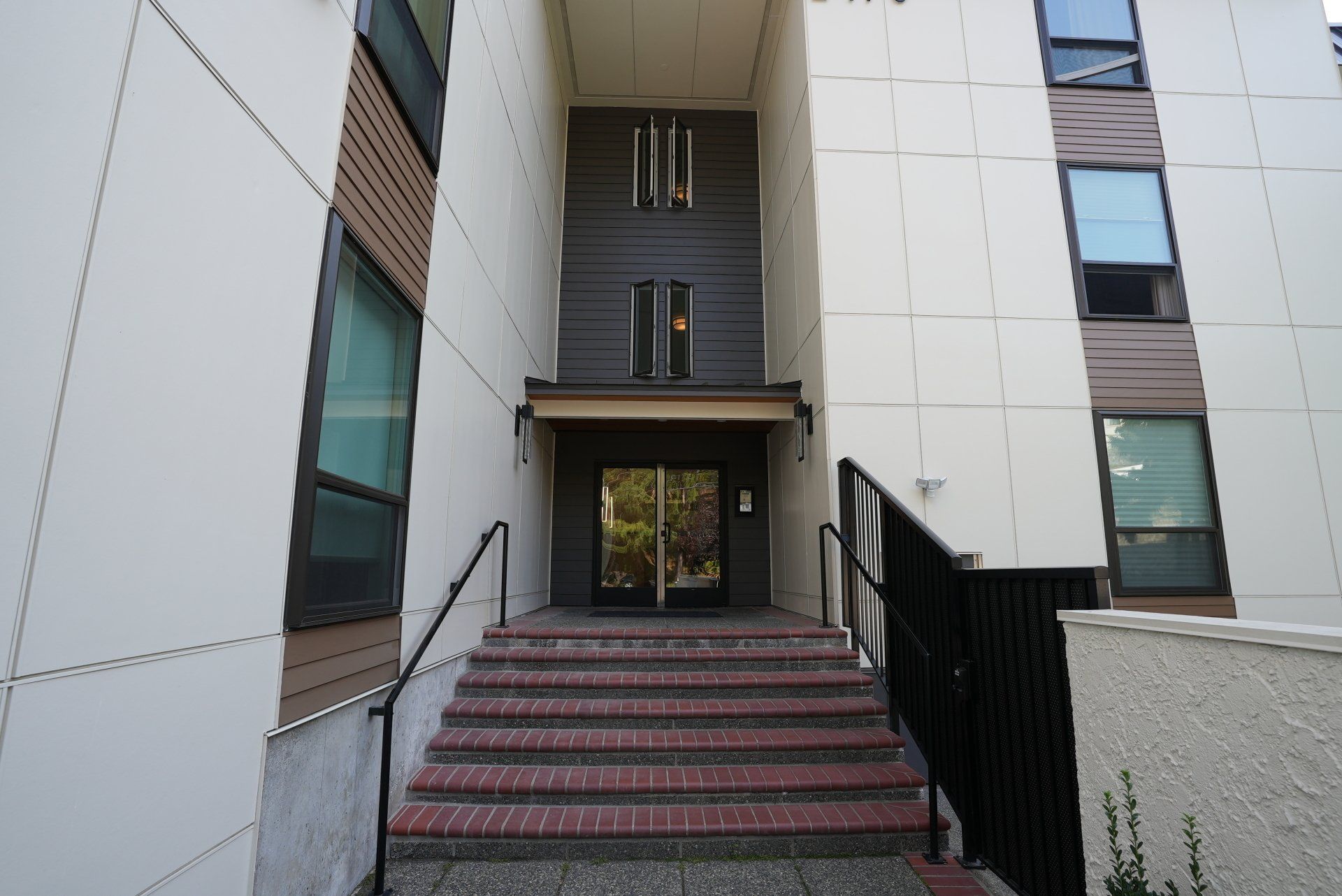 A building with stairs leading up to the entrance