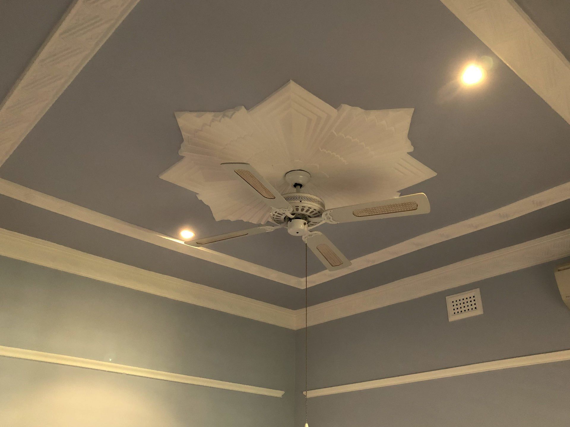 cornice painted white by ABC Paint & Deco painter