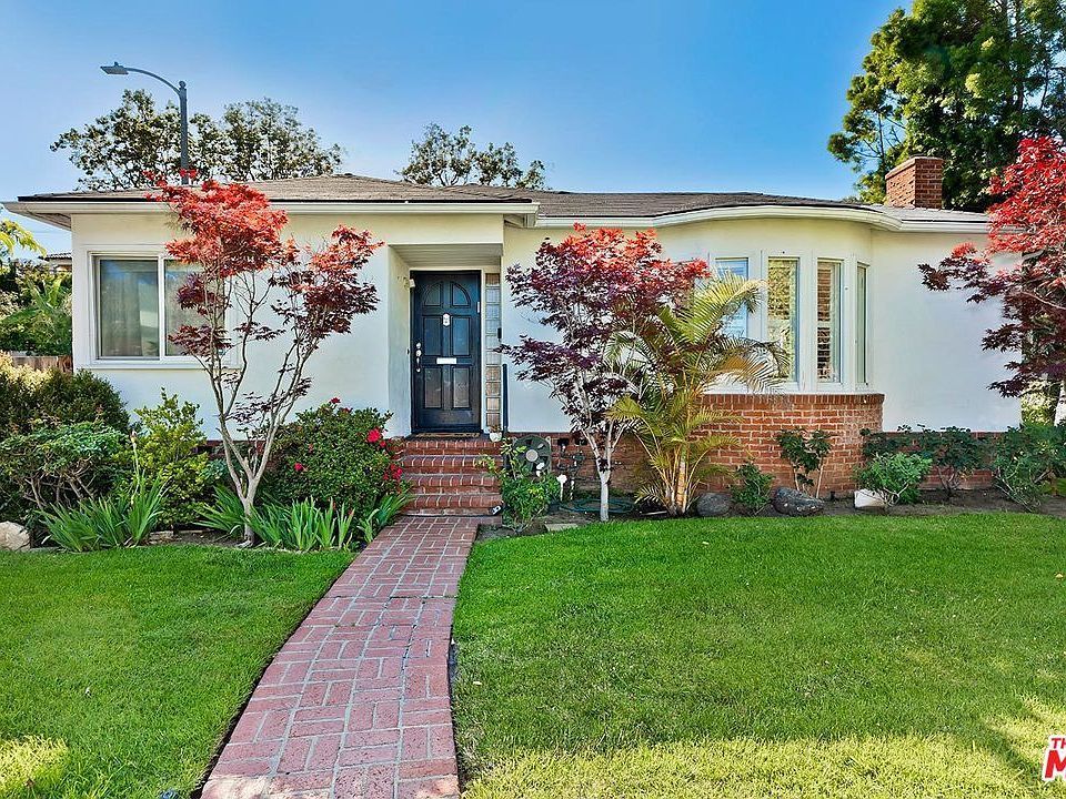 West Los Angeles House at sunset