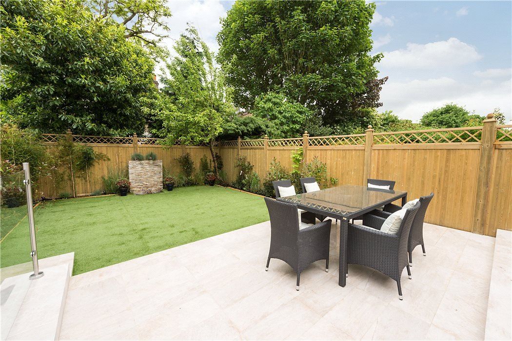 Bishops Park interior design art and sitting area