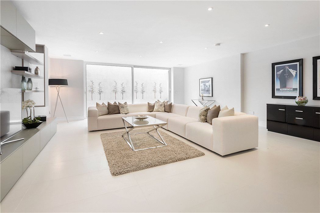 Bishops Park spacious extension lounge area