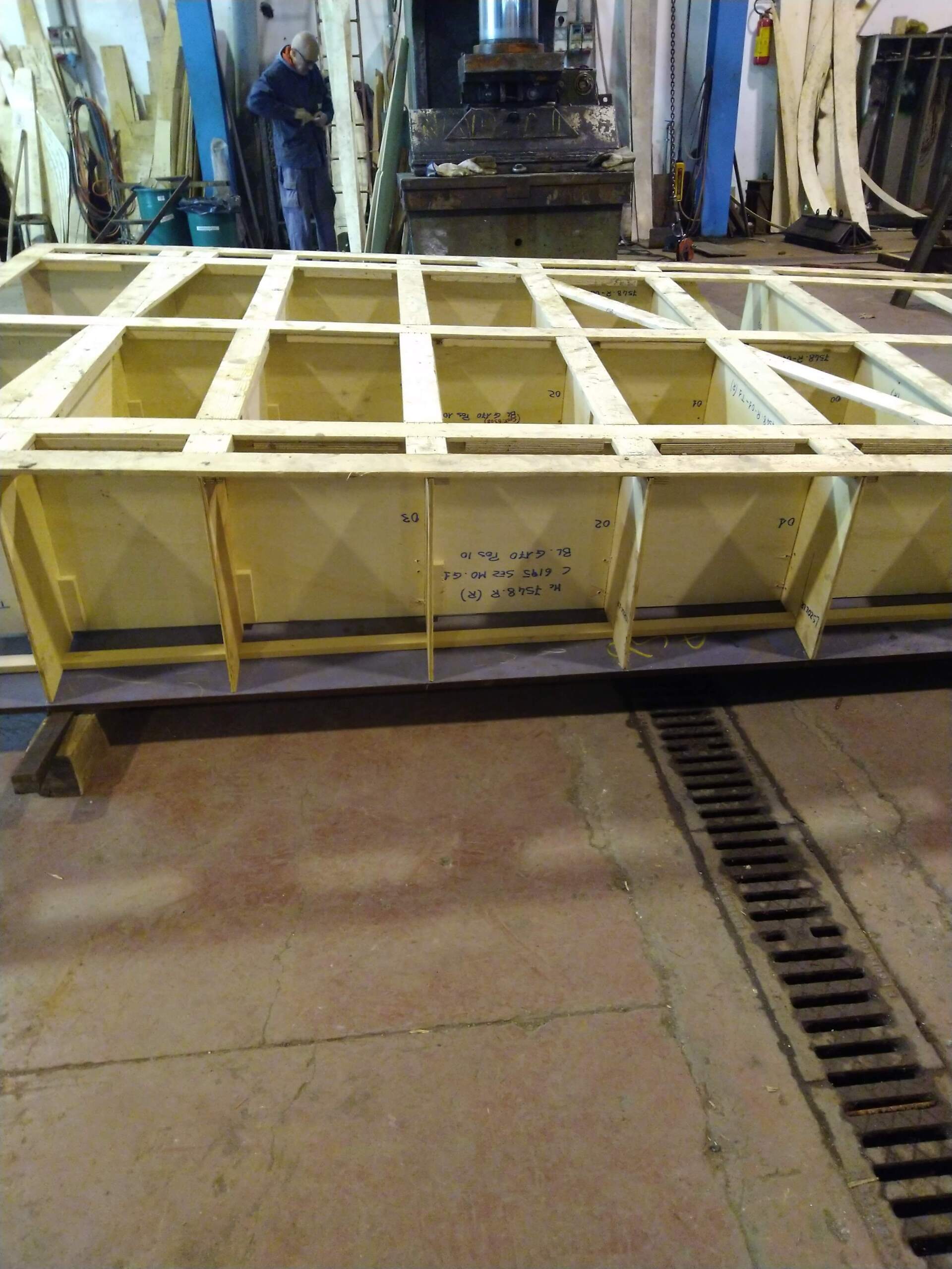 Costruzione simulacri/gabbie di legno