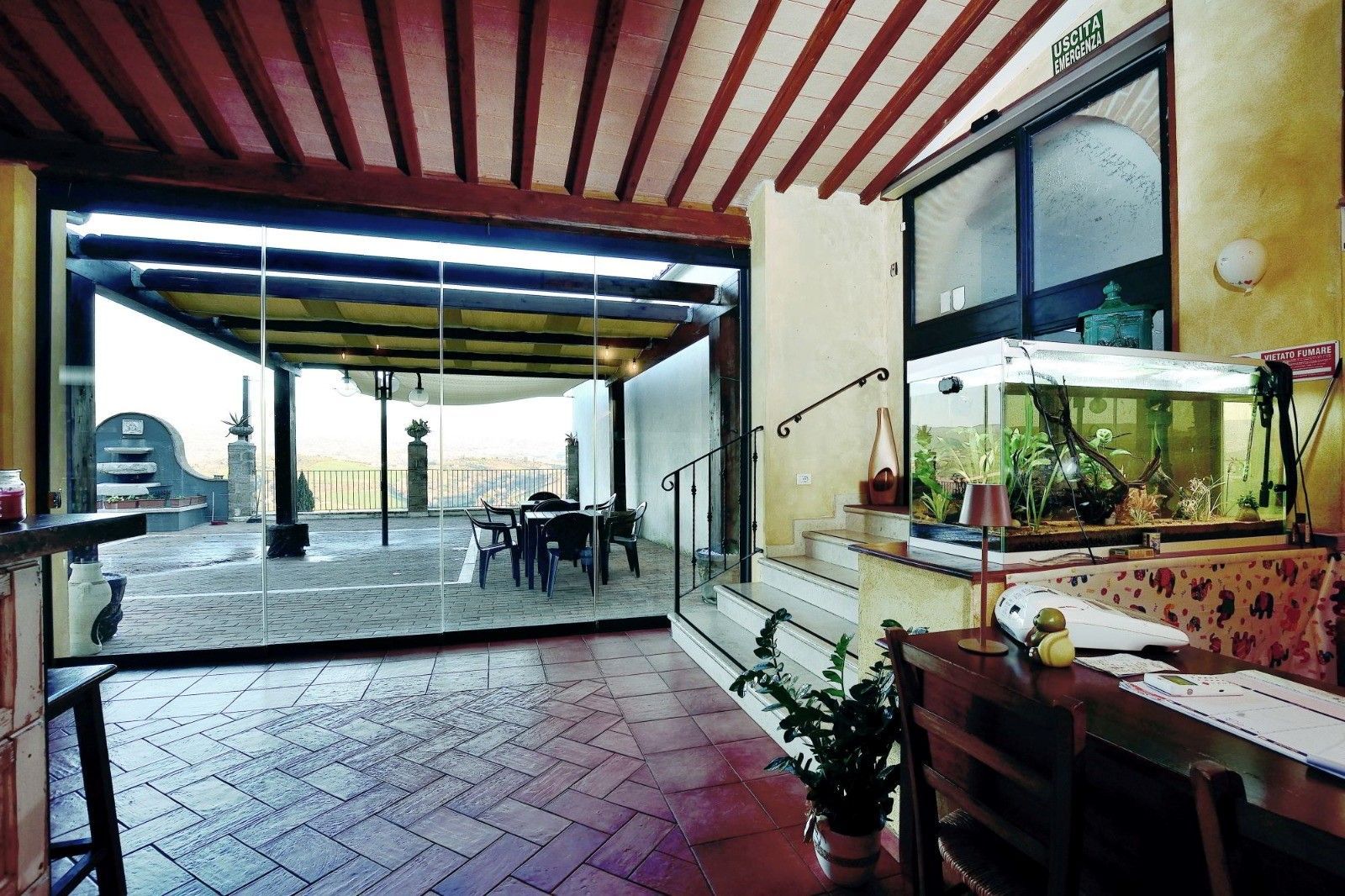 Sala con vista sul panorama nel nostro ristorante a Otricoli: La Terrazza Bistrot