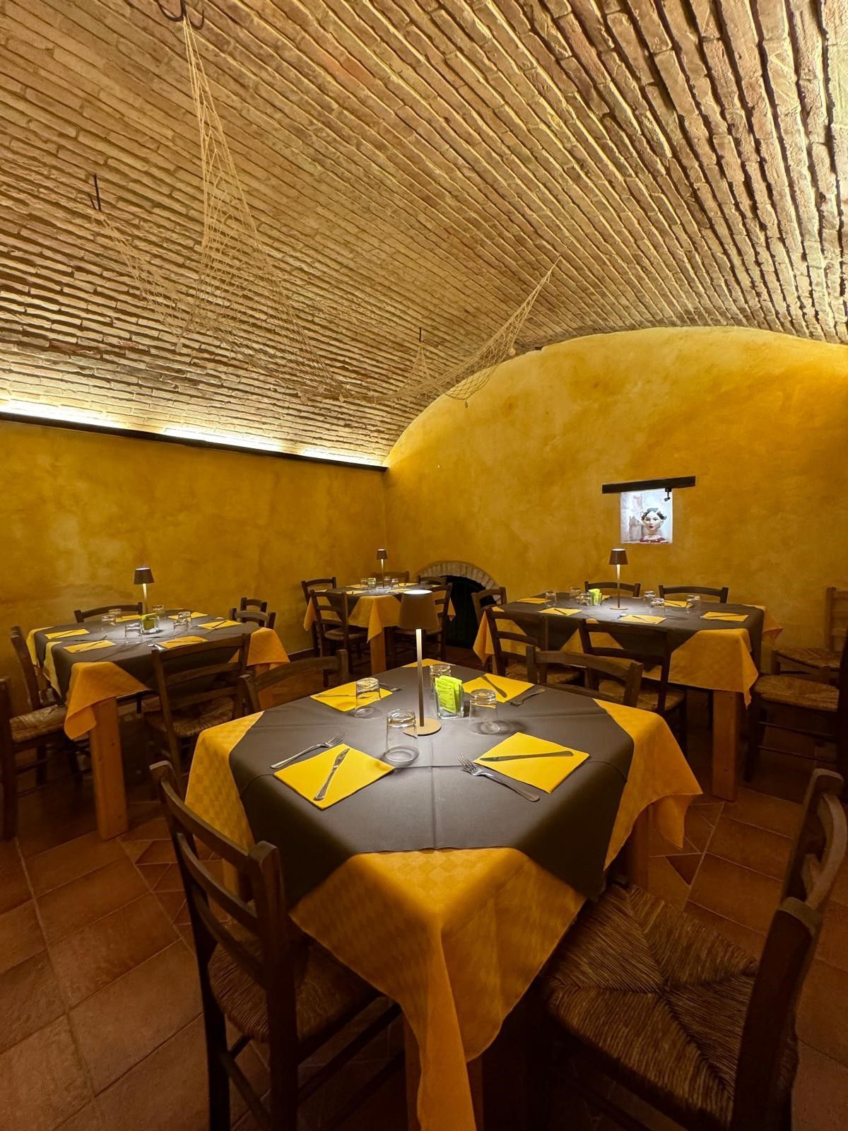Sala interna del ristorante a Otricoli: La Terrazza Bistrot