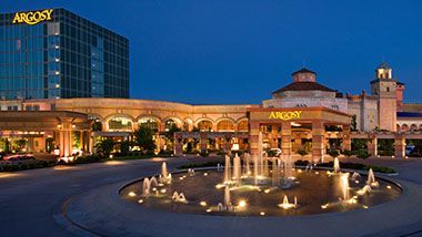 A large building with a fountain in front of it.
