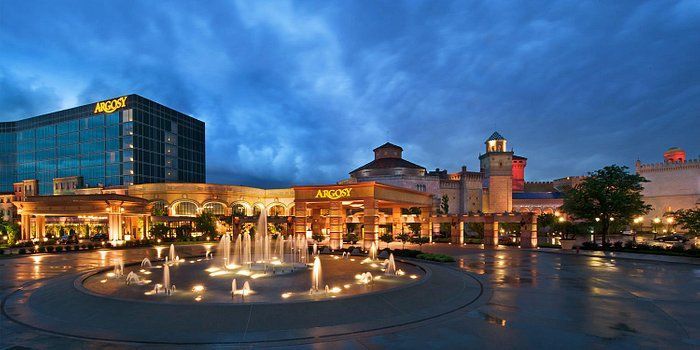 A large building with a fountain in front of it.