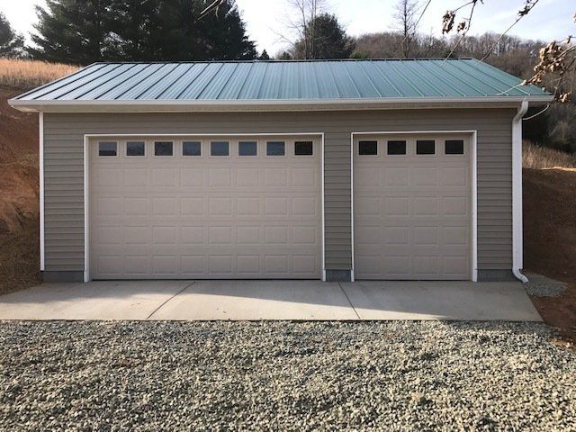 Simple Garage ─ Canton, North Carolina ─ Shane Willis Construction