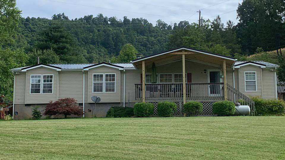 Big Deck with Three Post ─ Canton, North Carolina ─ Shane Willis Construction