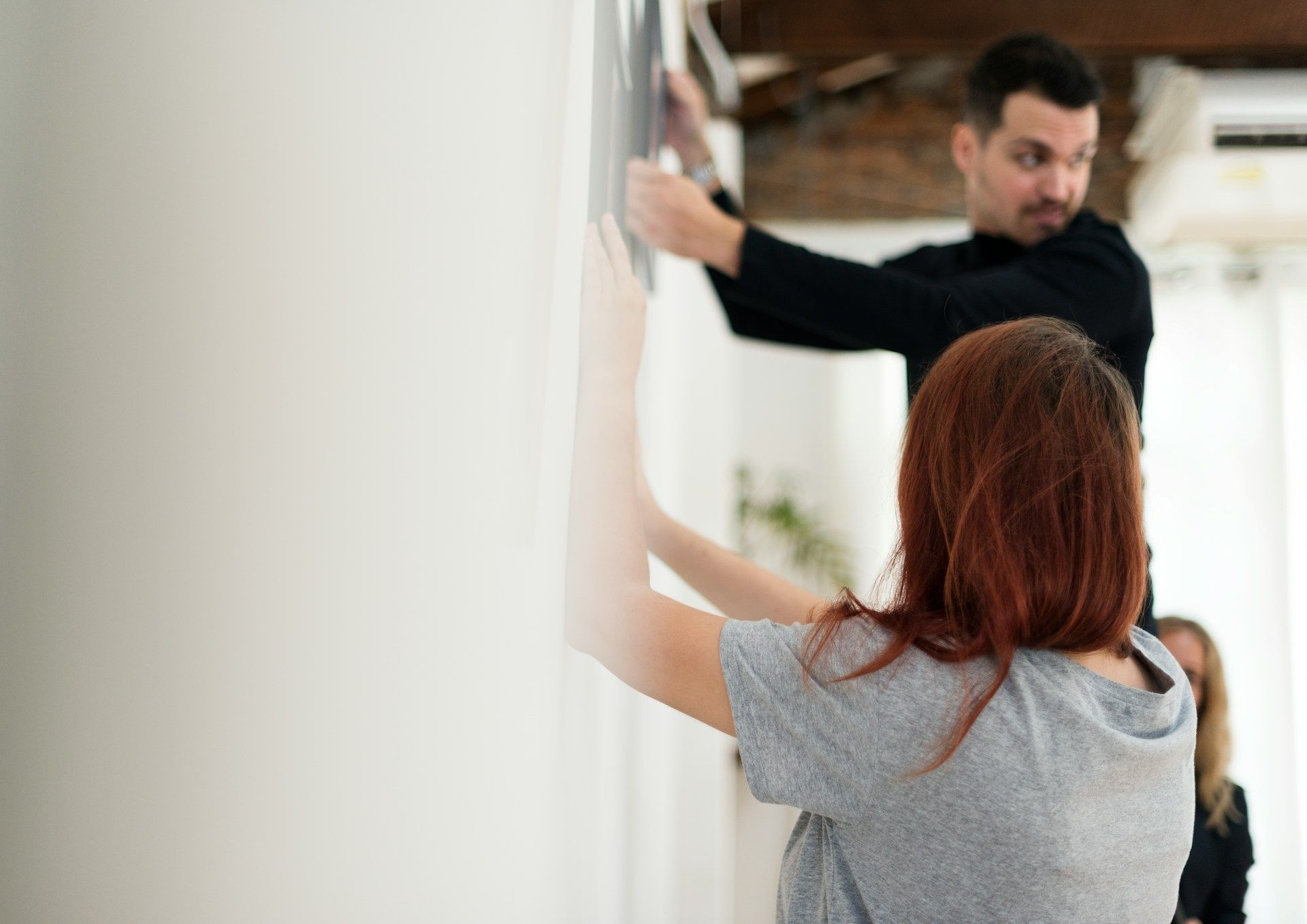 Picture hanging in Youngstown, Poland, Boardman, Canfield, NIles Cortalnd, OH