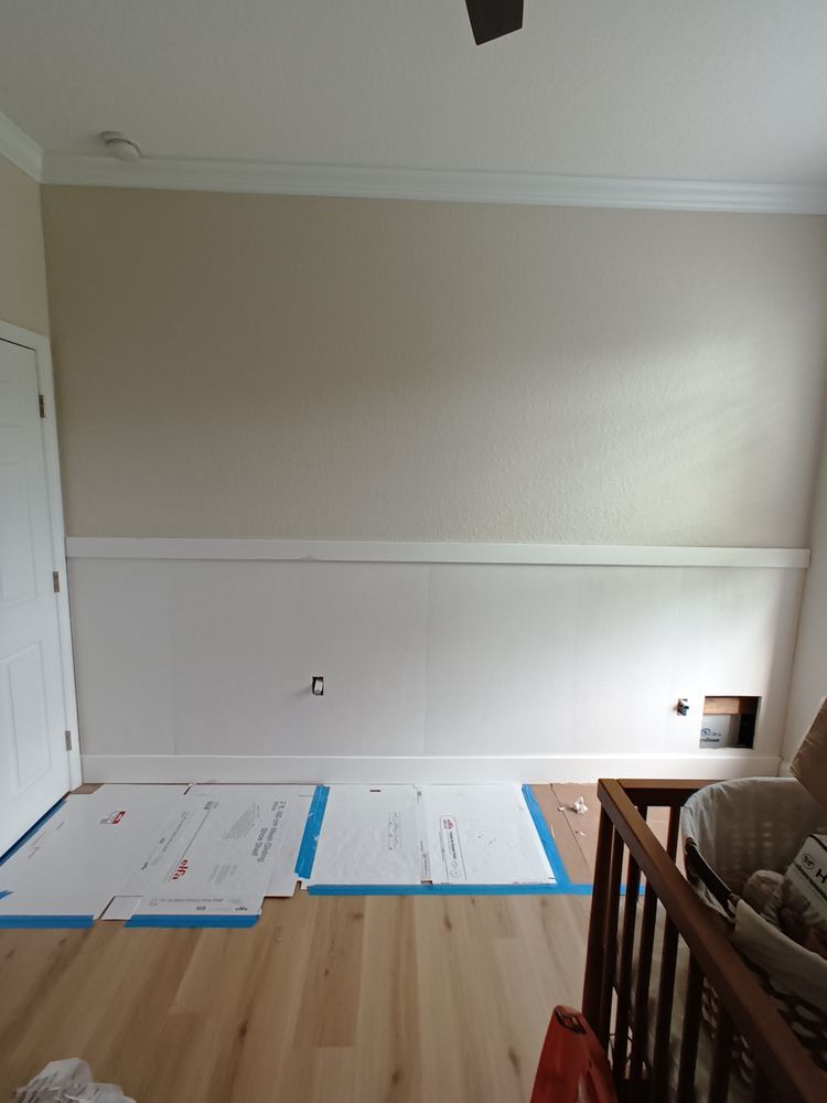 A room with a wooden floor and a ceiling fan