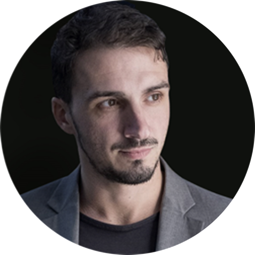 Un uomo con la barba è in un cerchio con uno sfondo nero