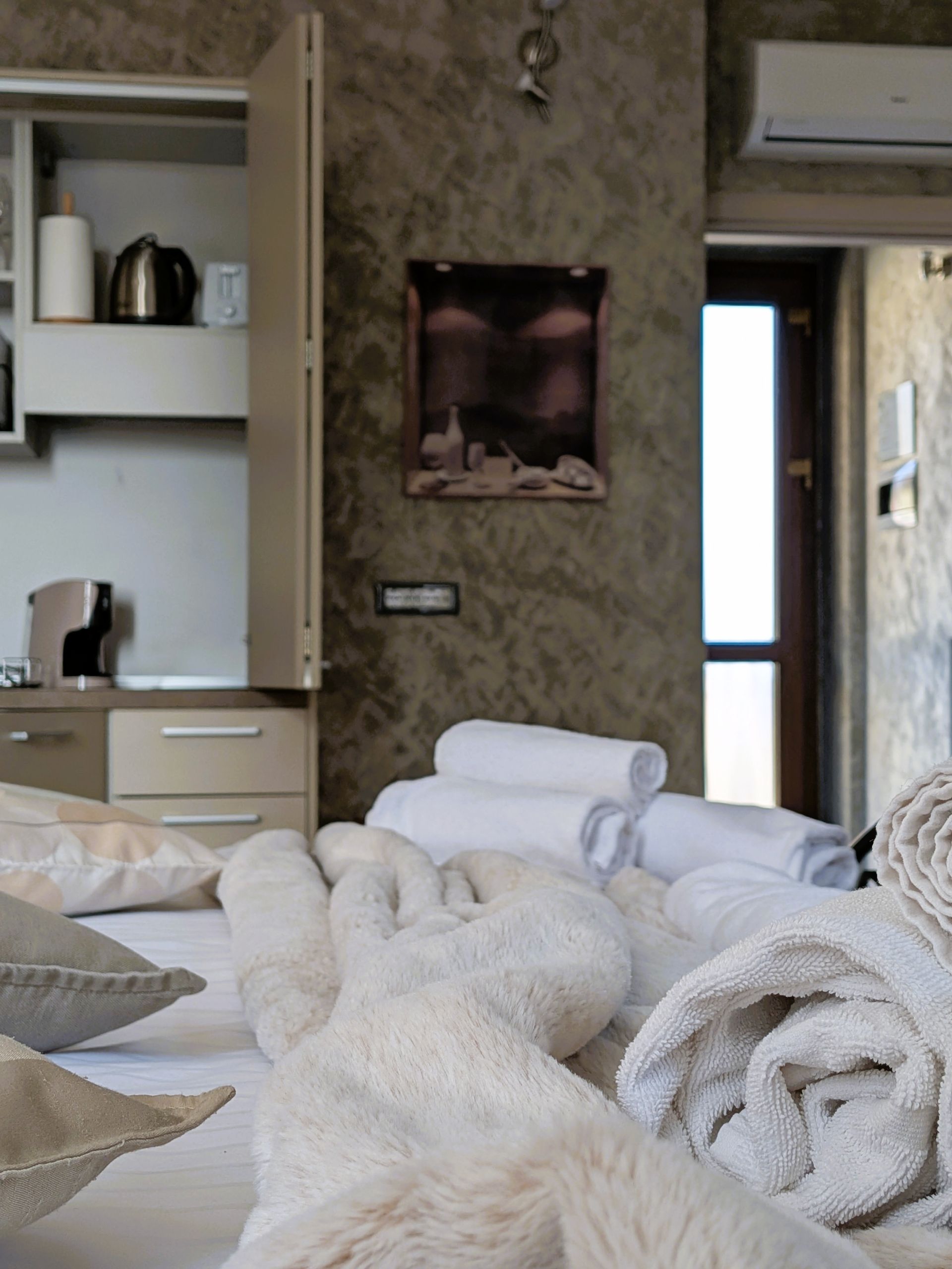 Dettaglio letto con asciugamani, in appartamento Conchiglie di Luna