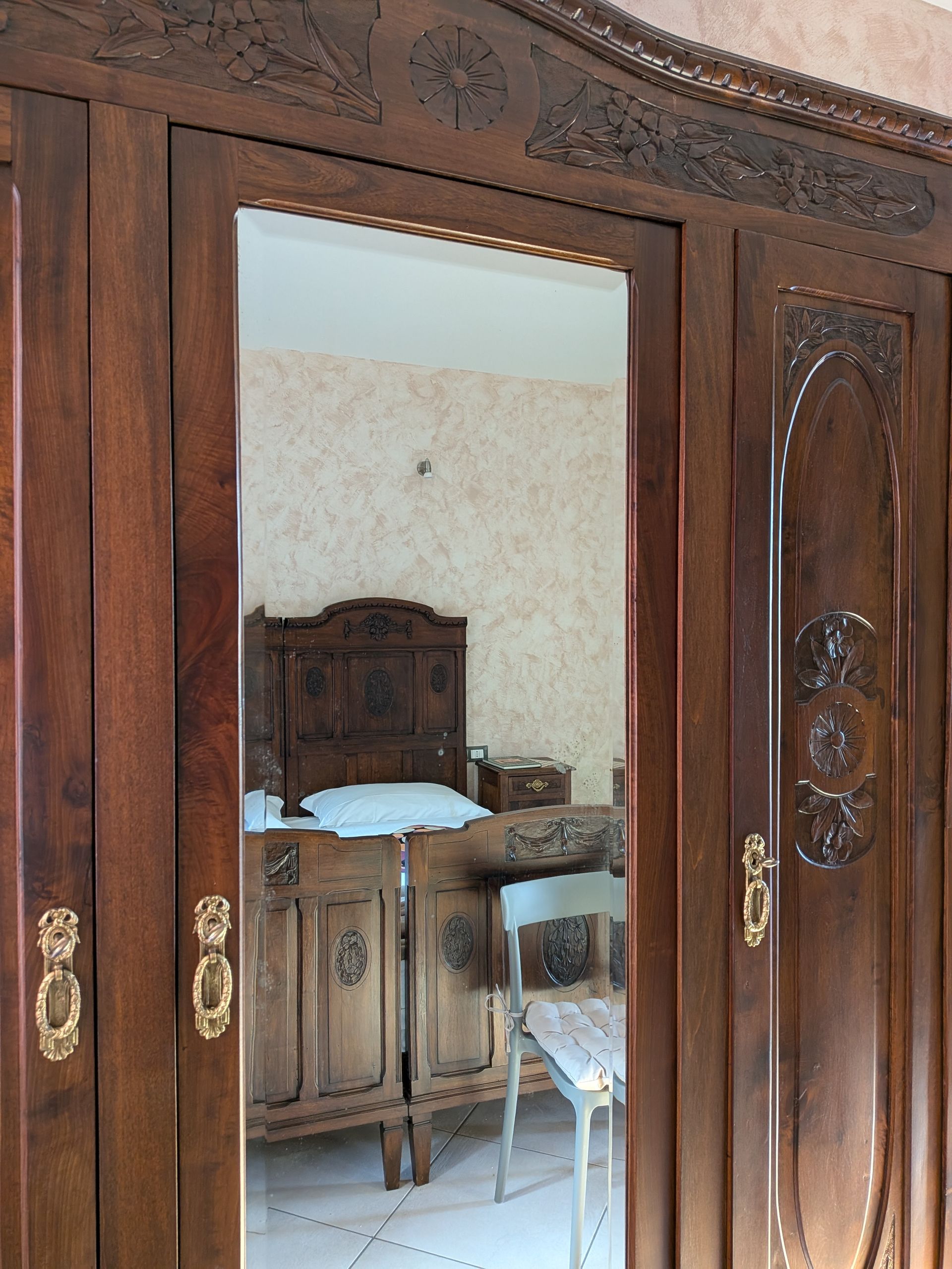 detail in open-plan apartment Salt Crystals at Rocche di Montexelo, in Roero near Langhe
