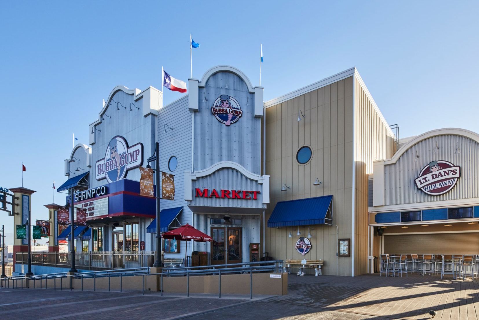 a logo for bubba gump shrimp restaurant and retail store