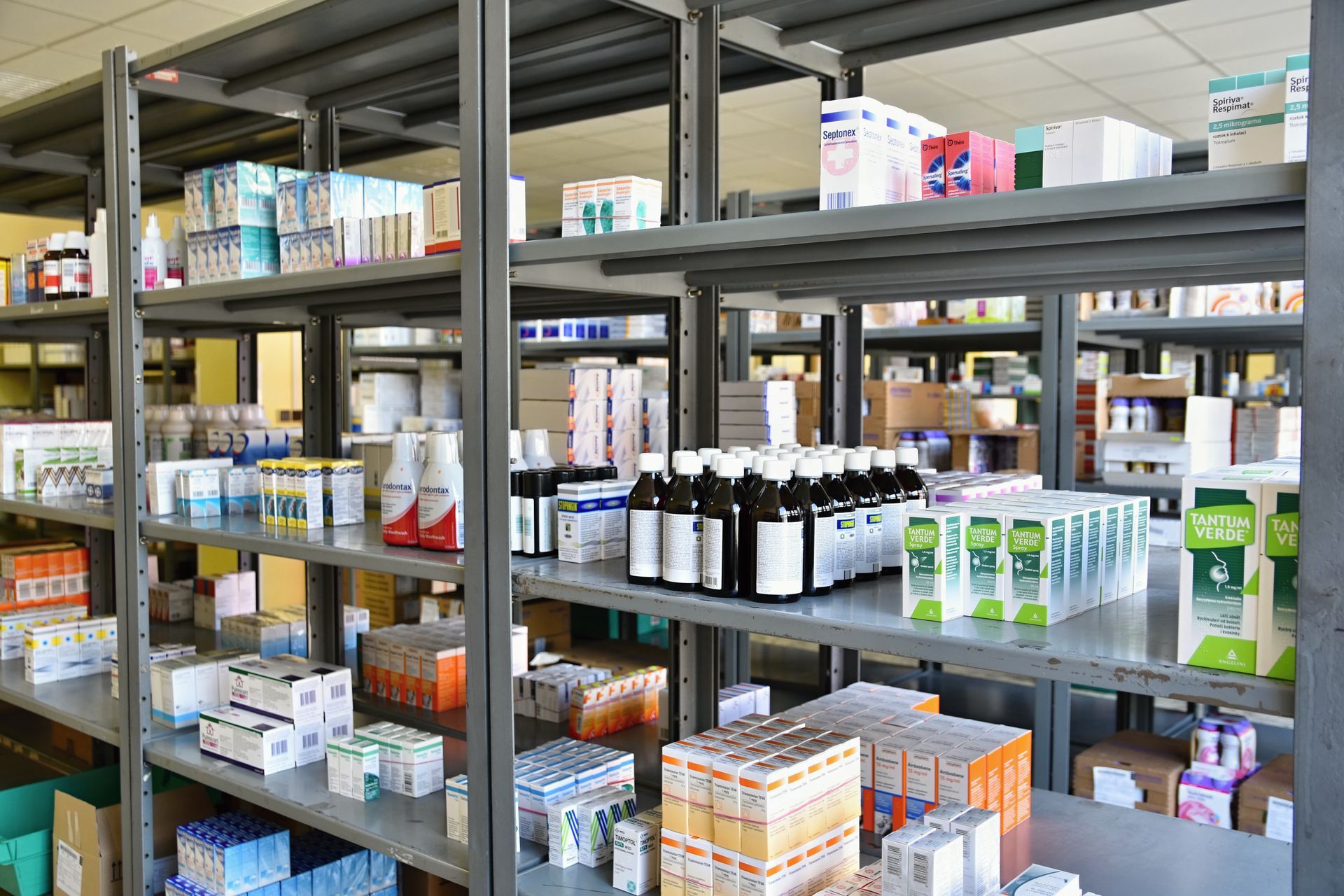 3 Pembanding Antara Bisnis Distributor Obat Konvensional Dengan Digital