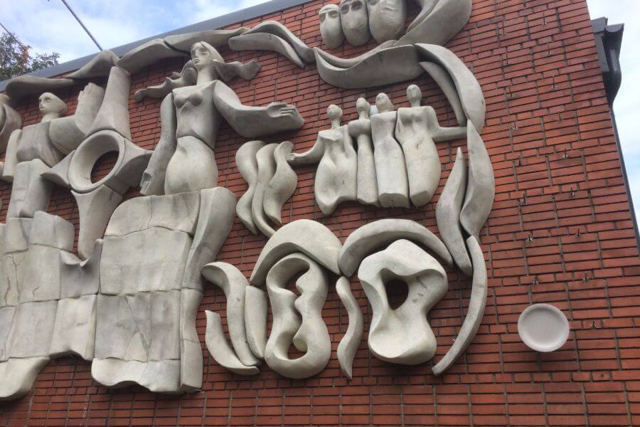 Rīgas Stradiņu universitāte fasādes dekoratīvā ciļņa atjaunošana