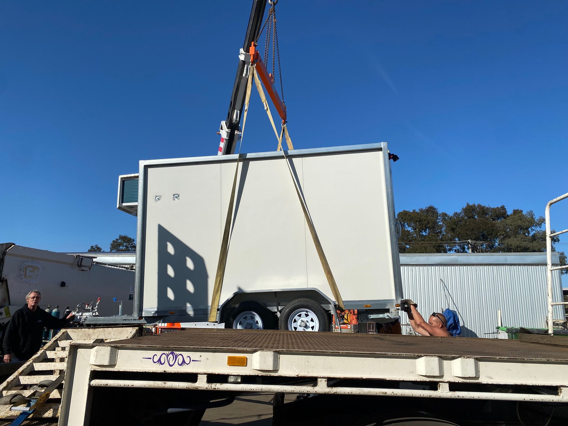 Transport of portable coolrooms