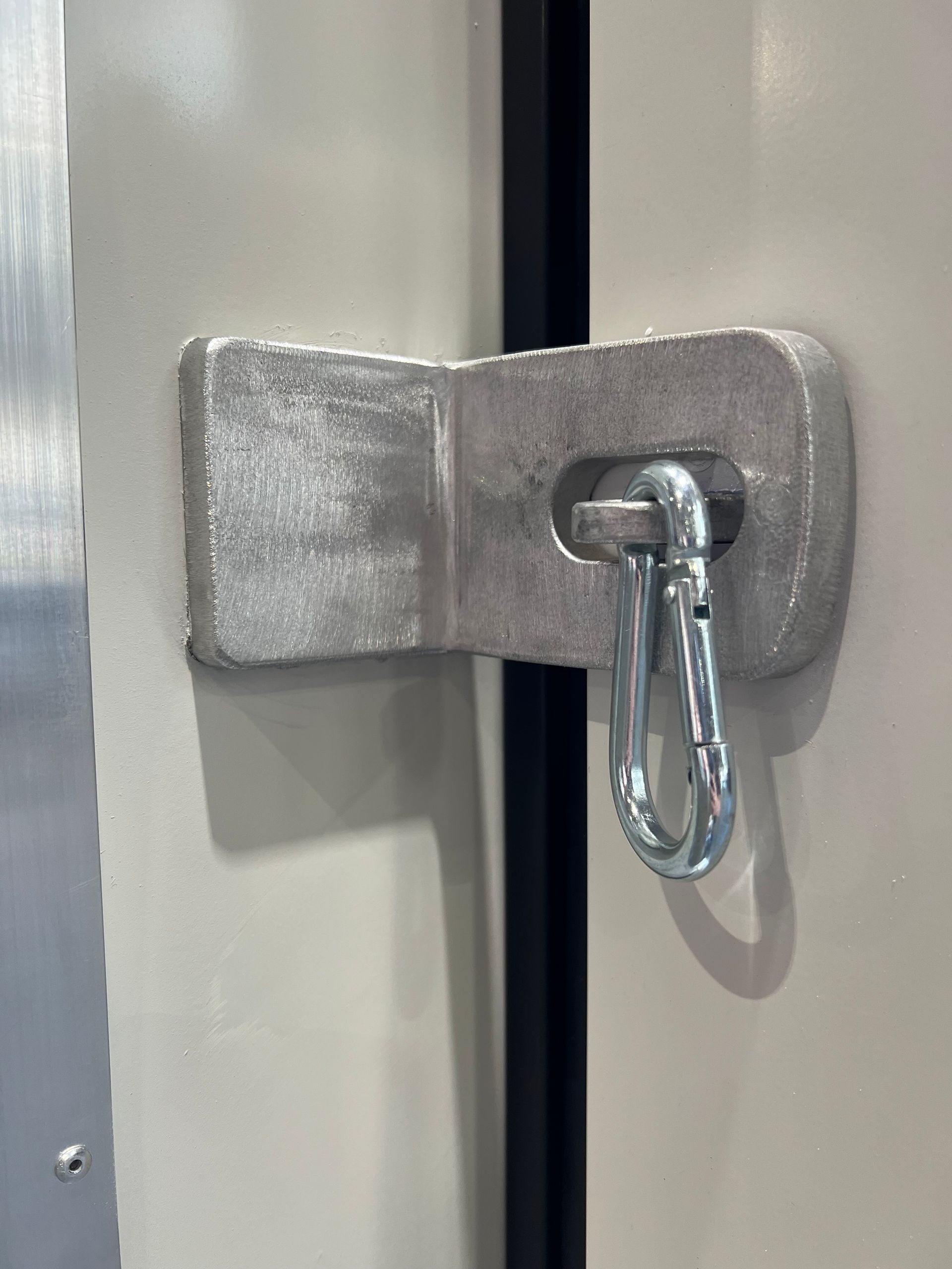 Door lock and door hardware for portable coolrooms