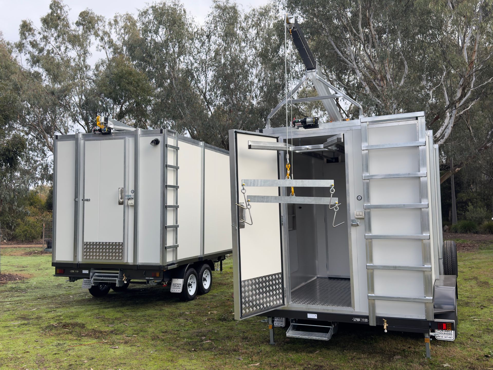 Gantry portable coolrooms