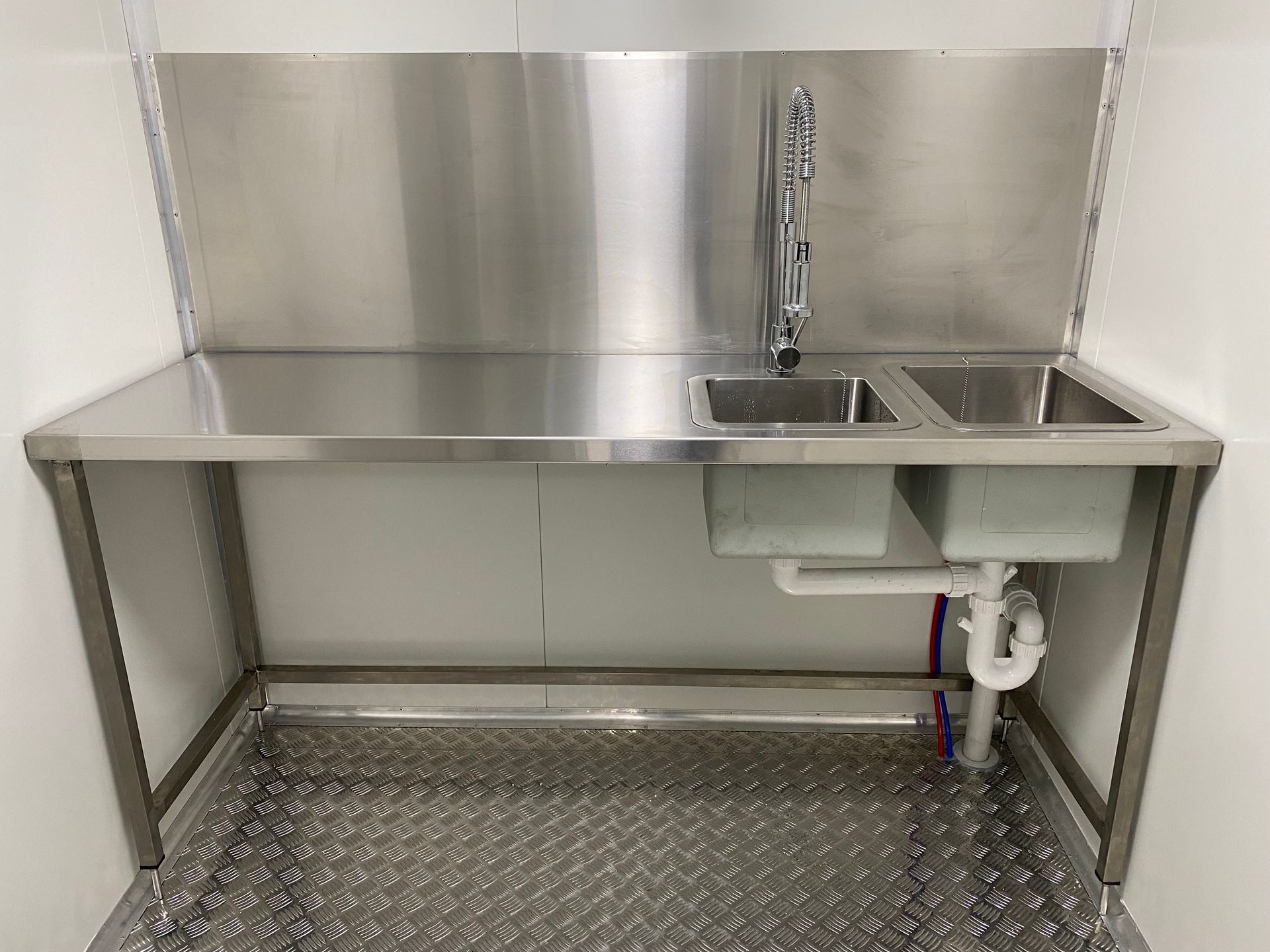 Dual basin in prep portable coolroom