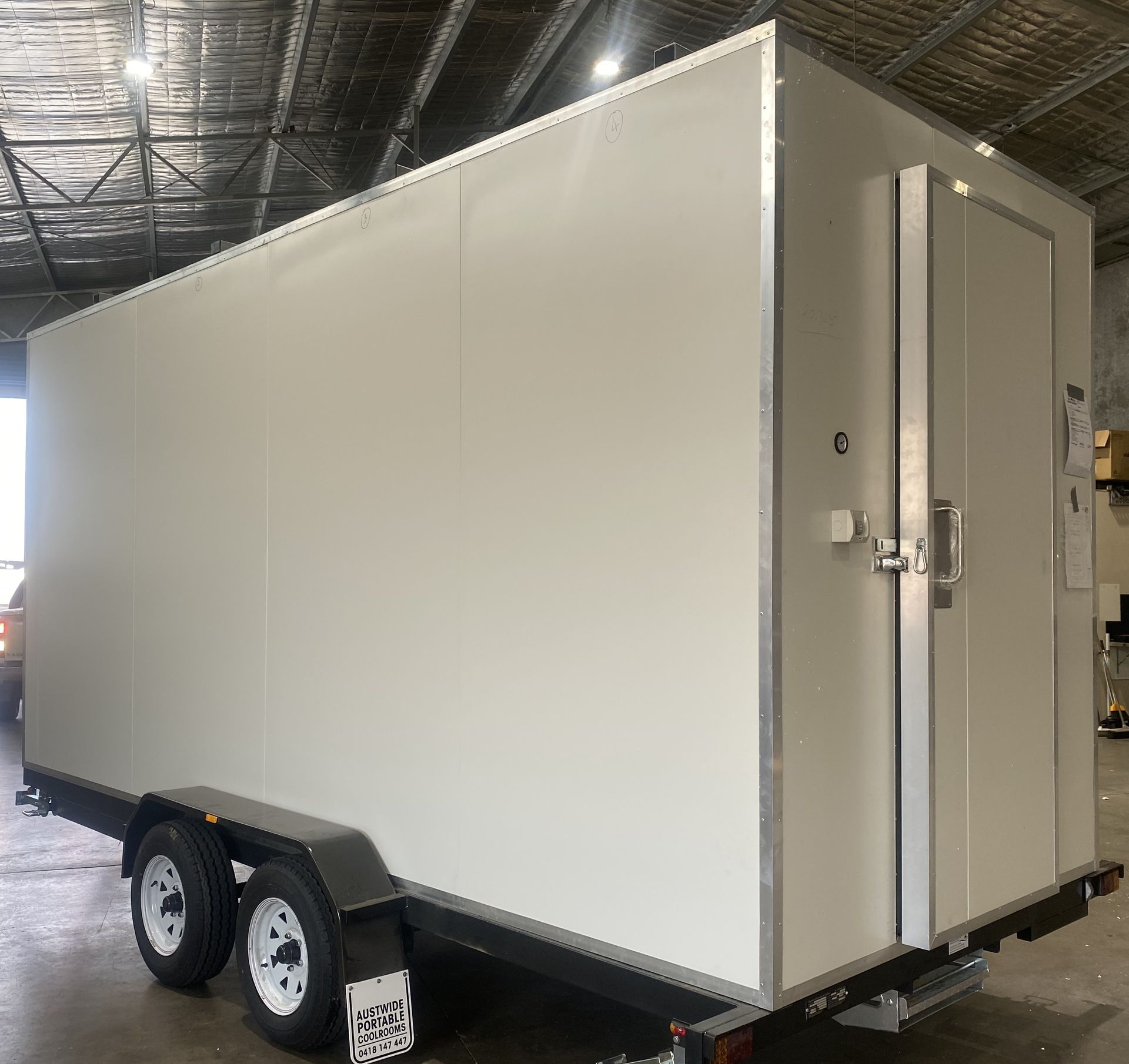 Dual axel portable coolrooms