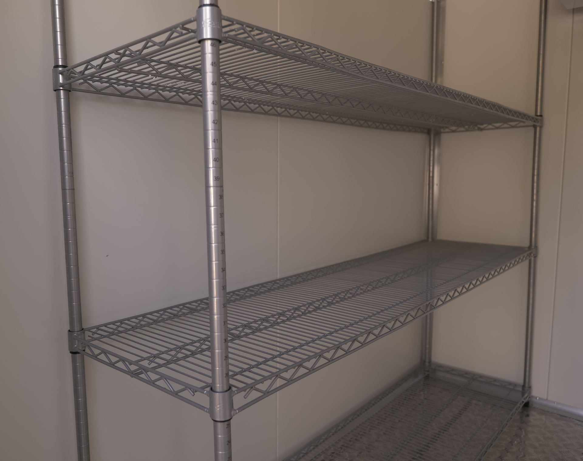 Shelving in portable coolrooms