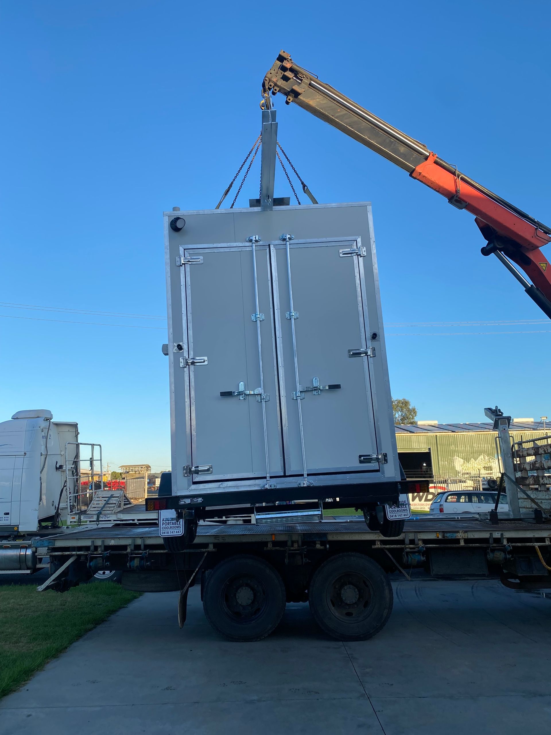 Transport of portable coolrooms