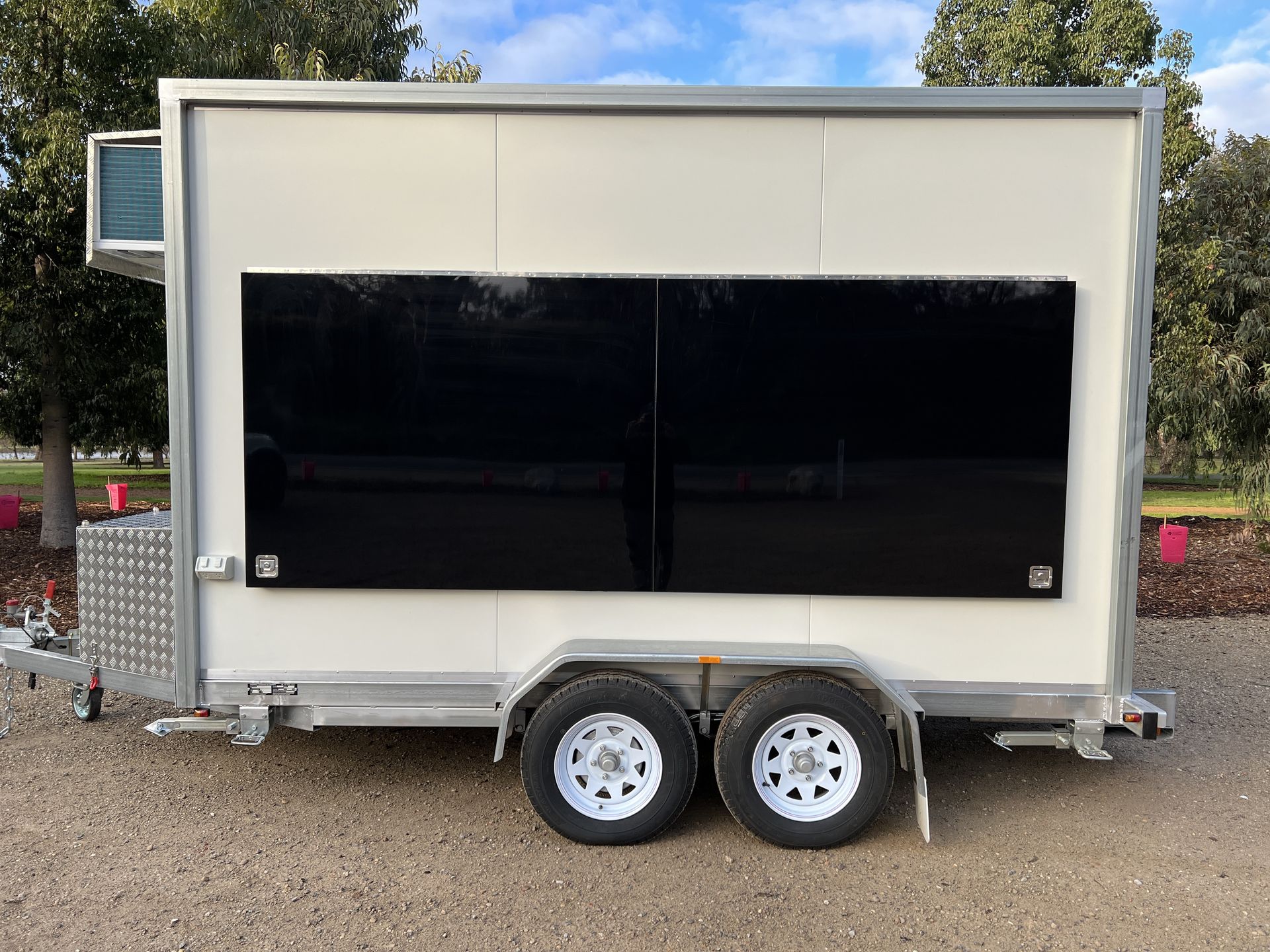 Window canopy awnings for portable coolrooms