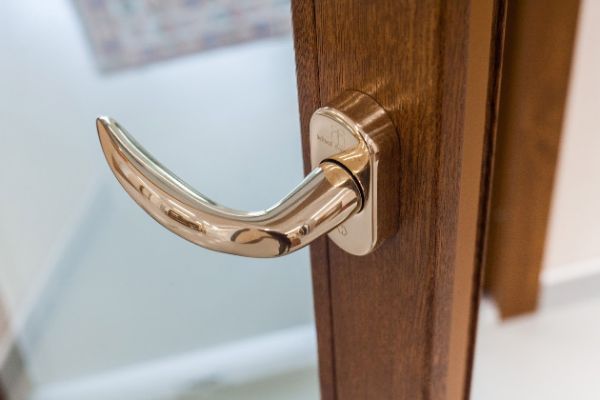 maniglia dorata pota