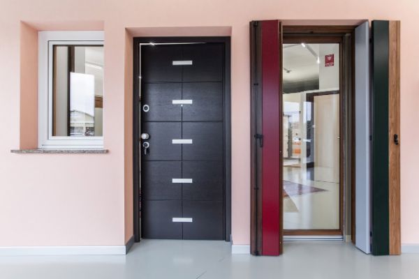 porta blindata con fasce