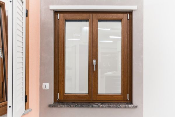 finestra in legno lamellare