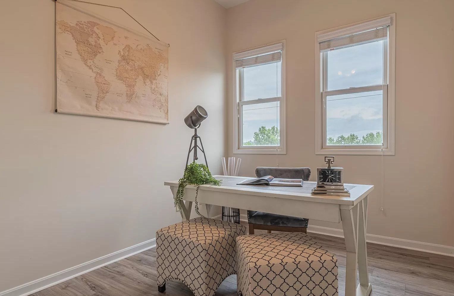 Southgate Townhomes - Office with desk