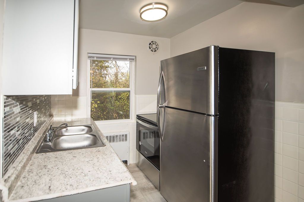 The Courtyard at Park Hills - Kitchen with appliances