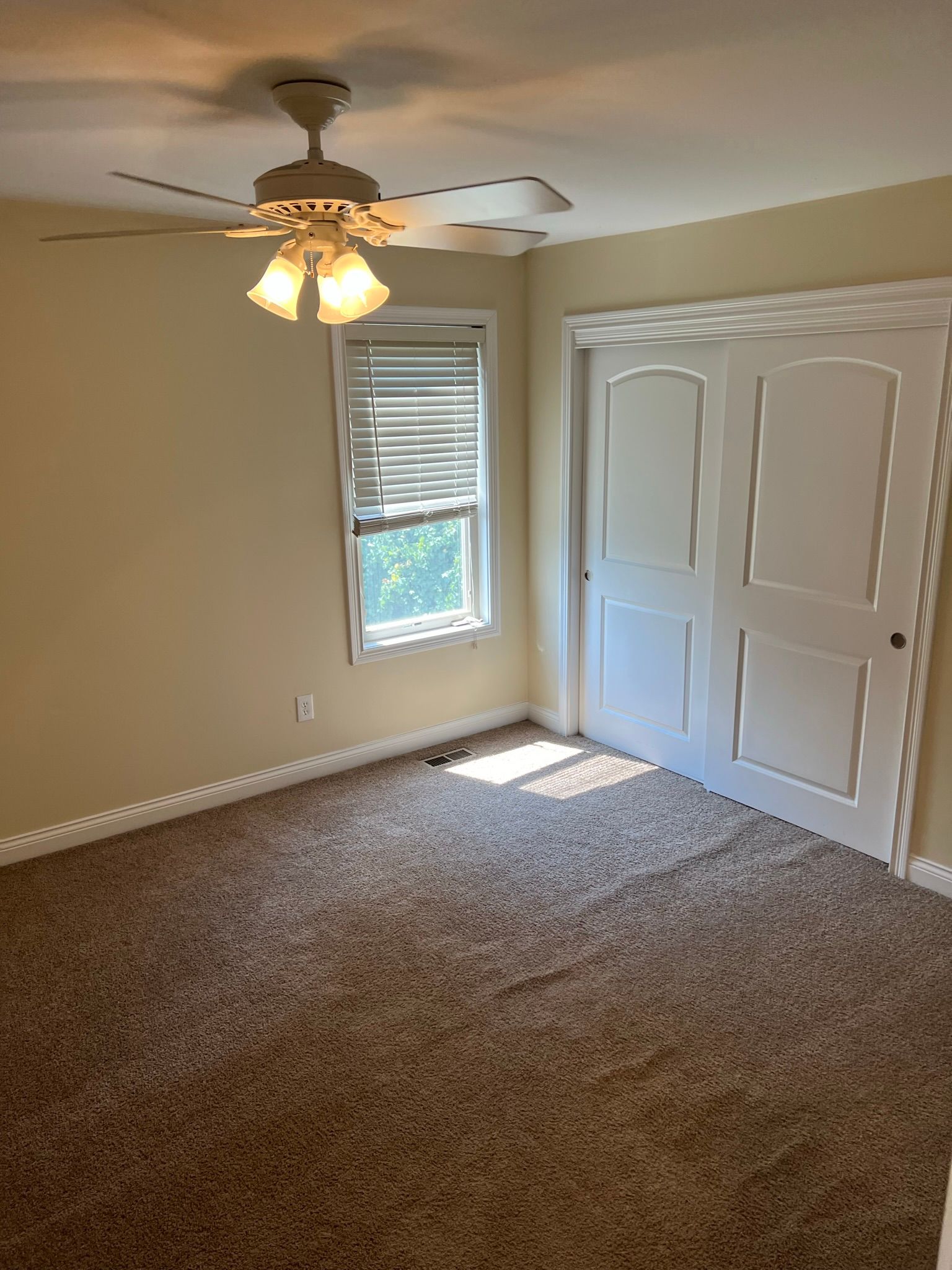 Crescent Avenue Townhomes - Bedroom with windows and celling fan