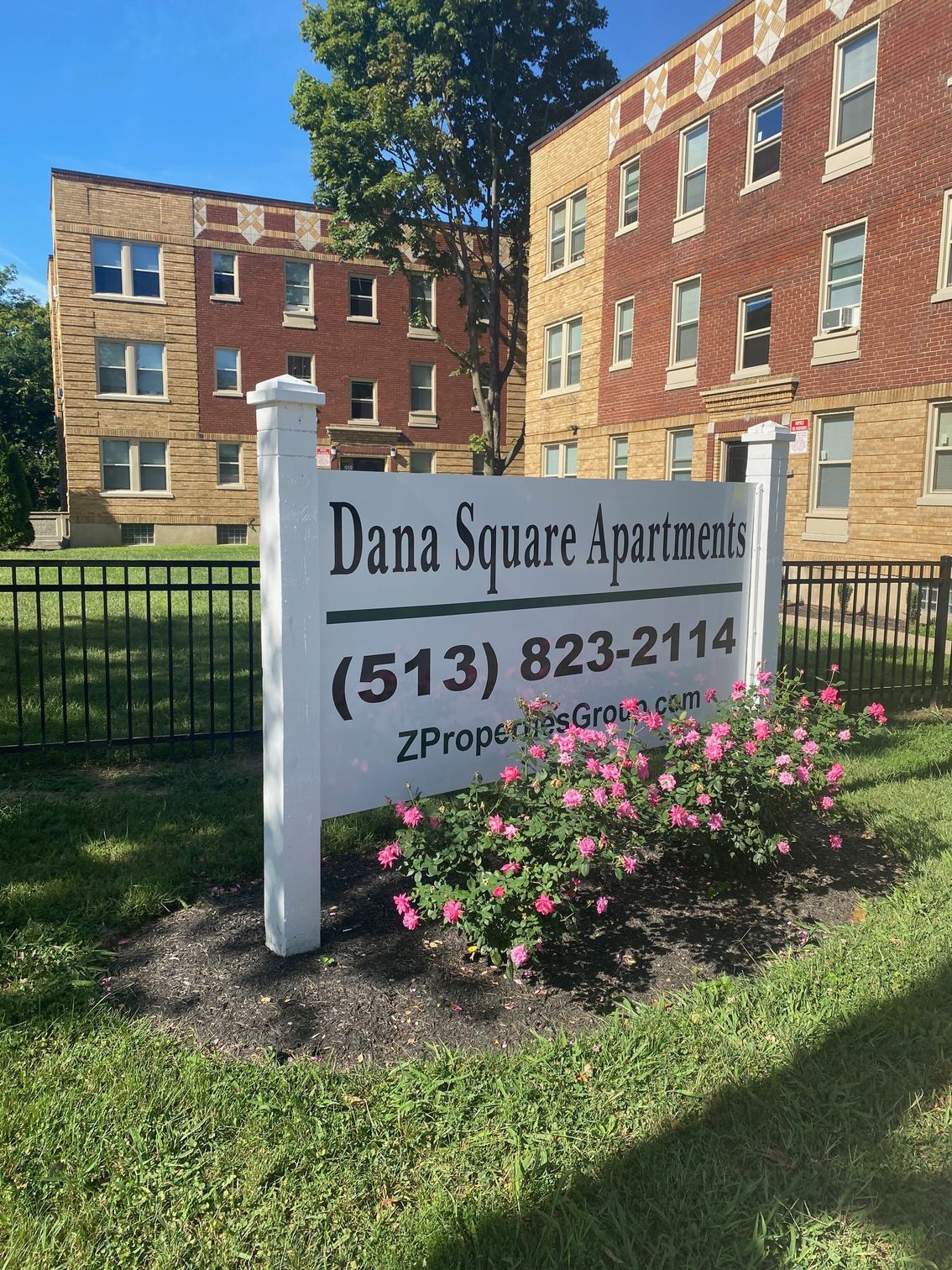 Dana Square Apartments - Outdoor sign