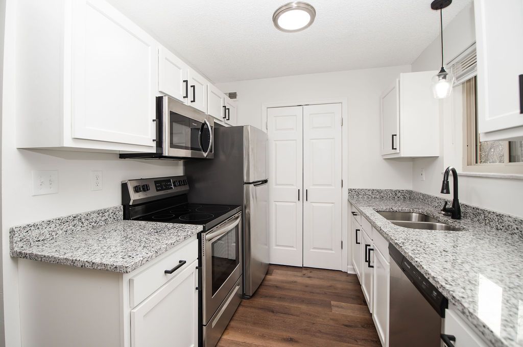 The Incline at Fort Mitchell.- Kitchen with appliances