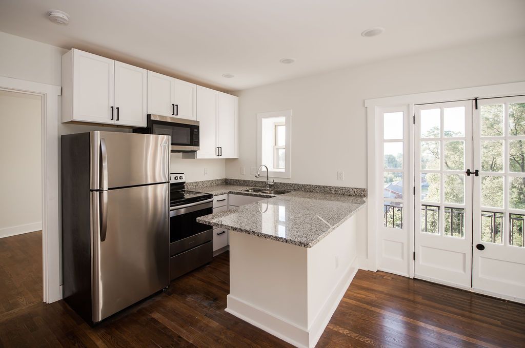 Fort Mitchell Flats - Kitchen with appliances