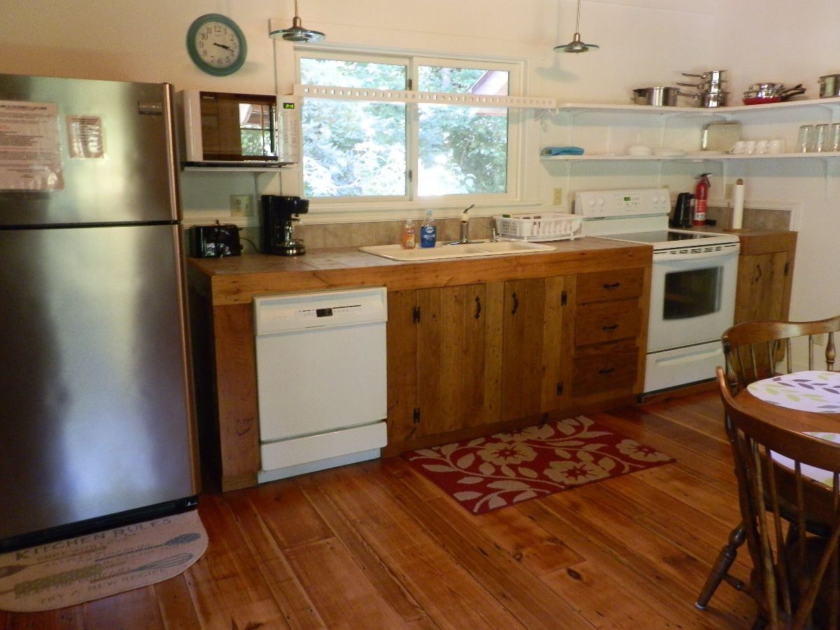 Lodging Marlinton, WV Jerico PreCivil War Log Cabins