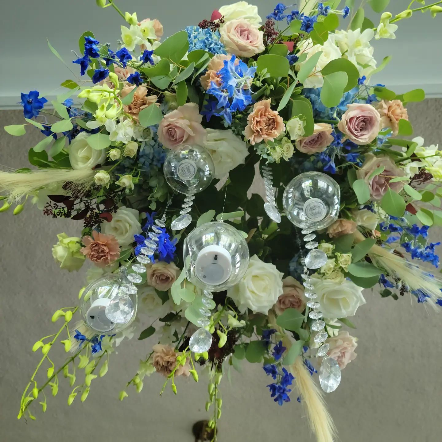 Tulips Floral Design located in Westbrook, CT creates beautiful floral designs for weddings, events and everyday occasions.