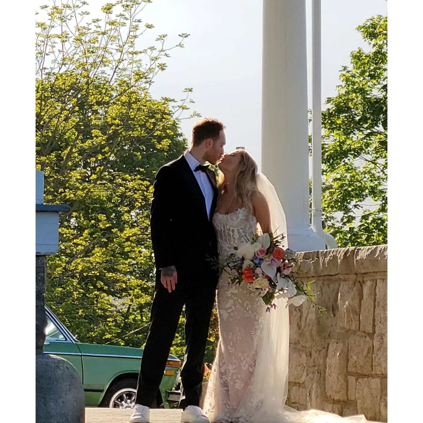 Tulips Floral Design located in Westbrook, CT creates beautiful floral designs for weddings, events and everyday occasions.