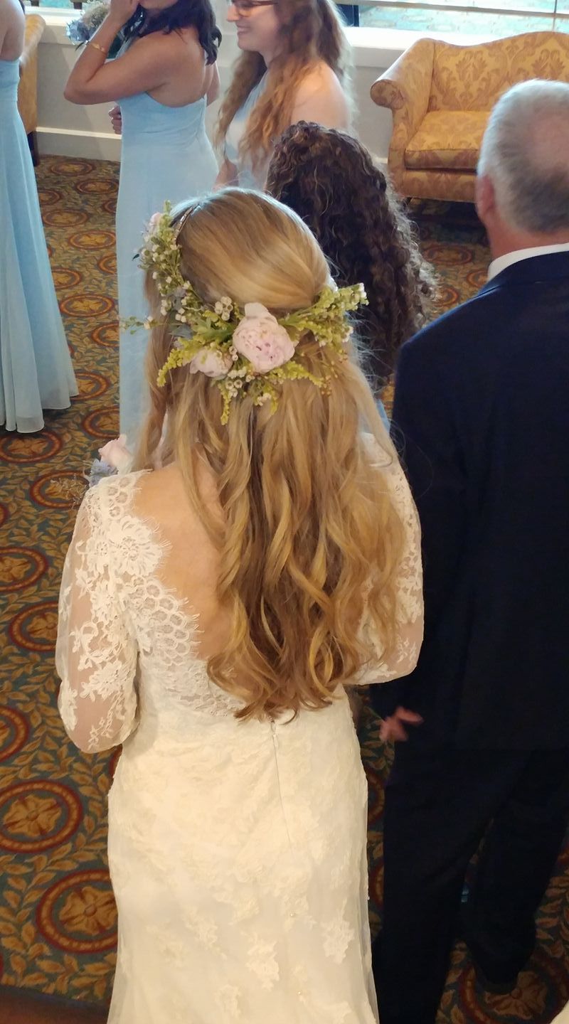 Tulips Floral Design located in Westbrook, CT creates beautiful floral designs for weddings, events and everyday occasions.