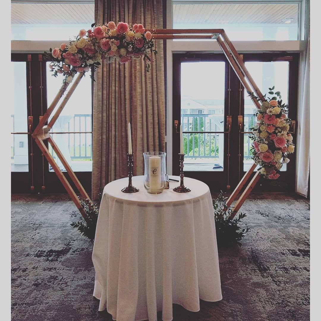 Tulips Floral Design located in Westbrook, CT creates beautiful floral designs for weddings, events and everyday occasions.