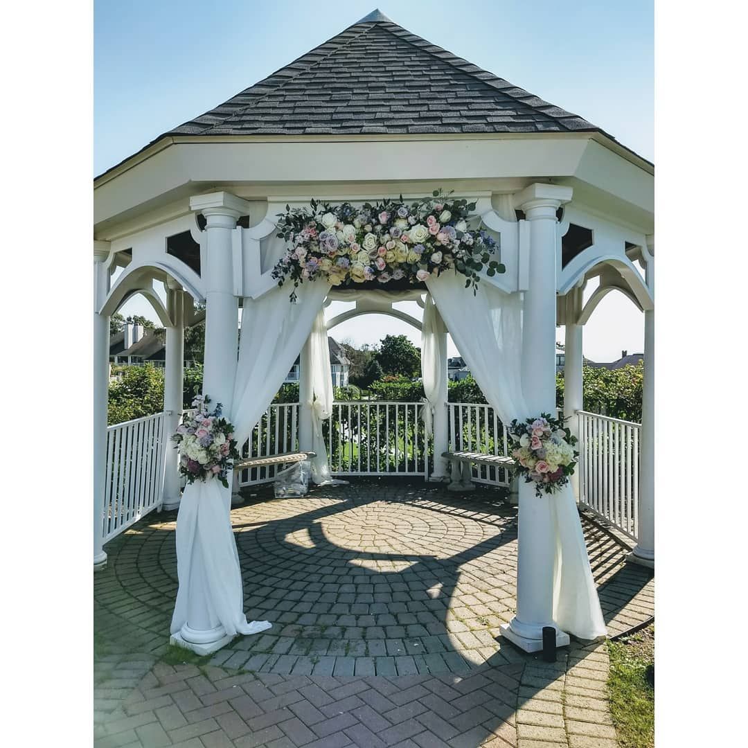 Tulips Floral Design located in Westbrook, CT creates beautiful floral designs for weddings, events and everyday occasions.