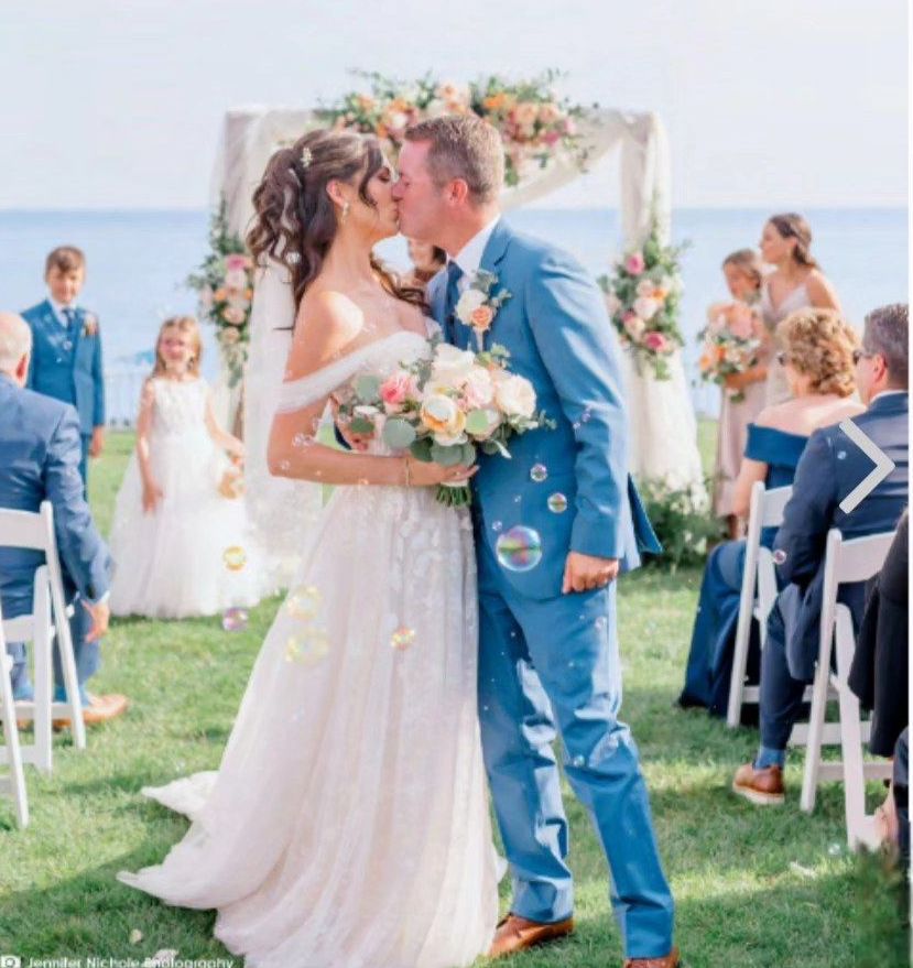 Tulips Floral Design located in Westbrook, CT creates beautiful floral designs for weddings, events and everyday occasions.